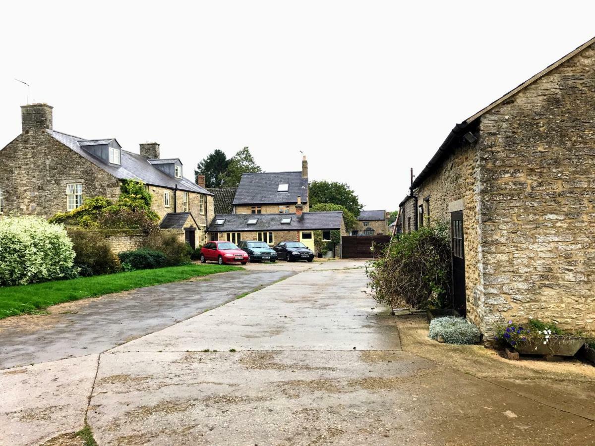 Troy'S Barn Daire Brackley  Dış mekan fotoğraf